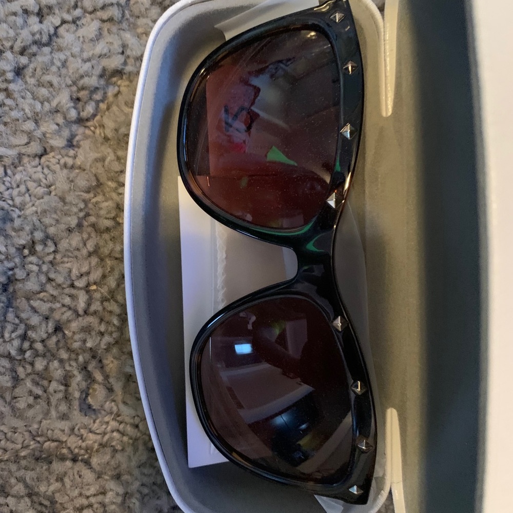 Michael Kors studded “Las Vegas” sunglasses - Picture 2 of 3